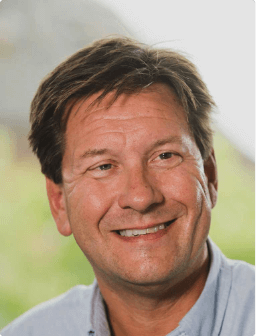 head shot of CEO Richard Hanscott